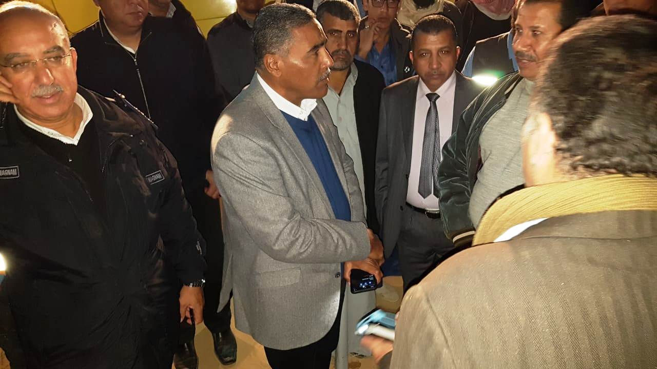 محافظ مطروح يطمئن  على مصابي حادث انقلاب القطار بمستشفى الضبعة (4)